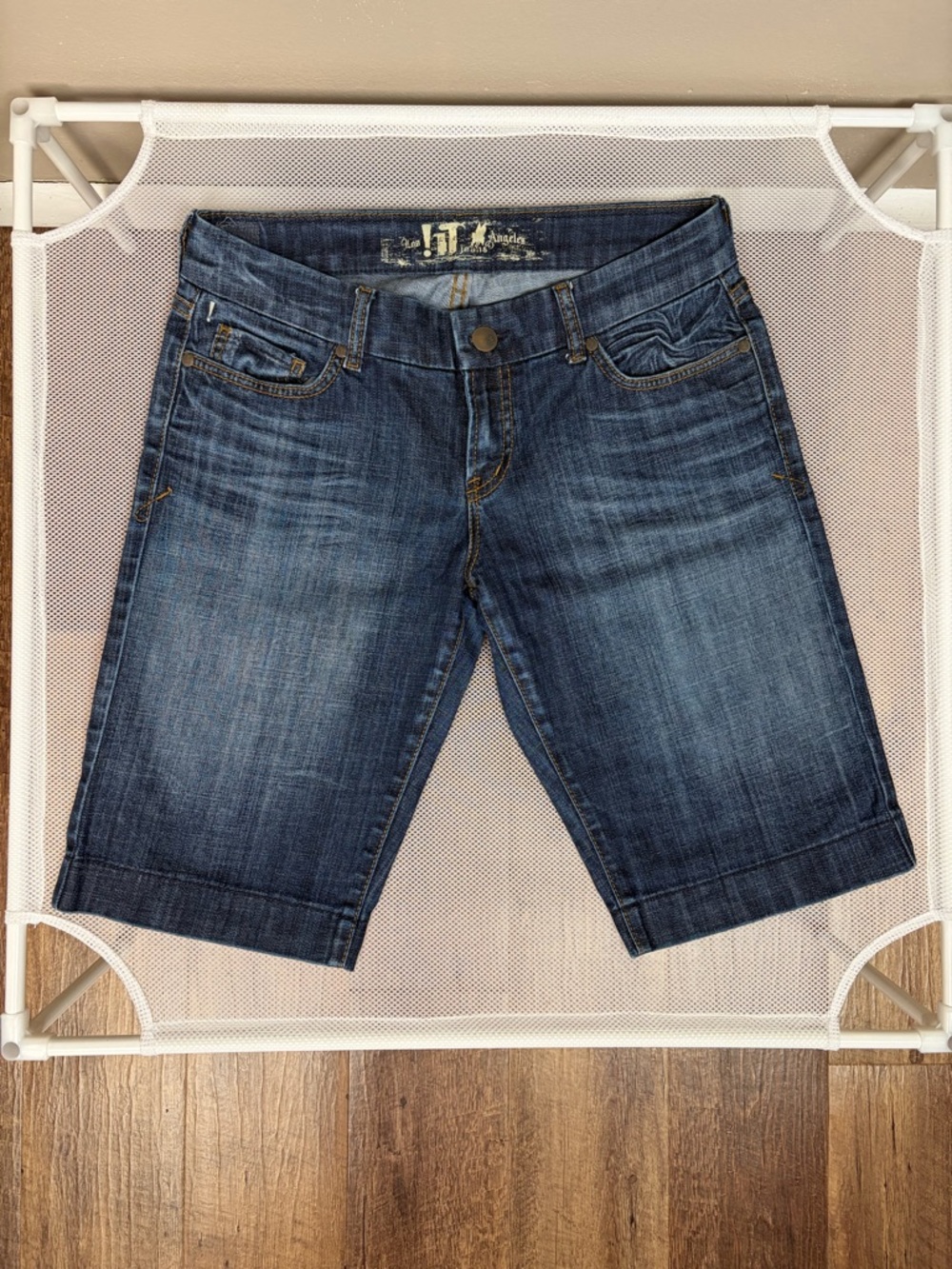 !iT Jeans Los Angeles Vintage Y2K Bermuda Shorts Dark Wash Denim Sz 30 Low Rise - Picture 2 of 16
